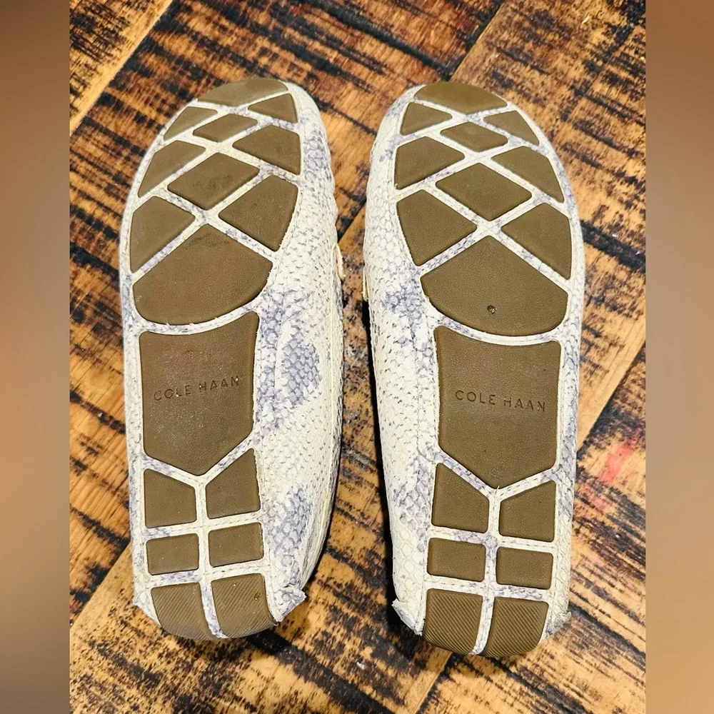 COLE HAAN Evelyn Leather Driver Loafers GREY AND WHITE SNAKE PRINT SIZE 7 - Picture 8 of 9